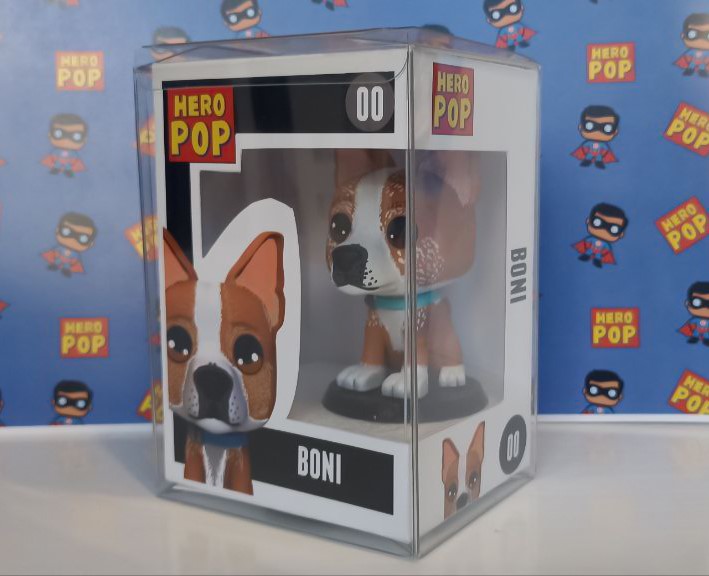 Hero Pop Mascota Personalizada – perro marrón y blanco dentro de caja personalizada