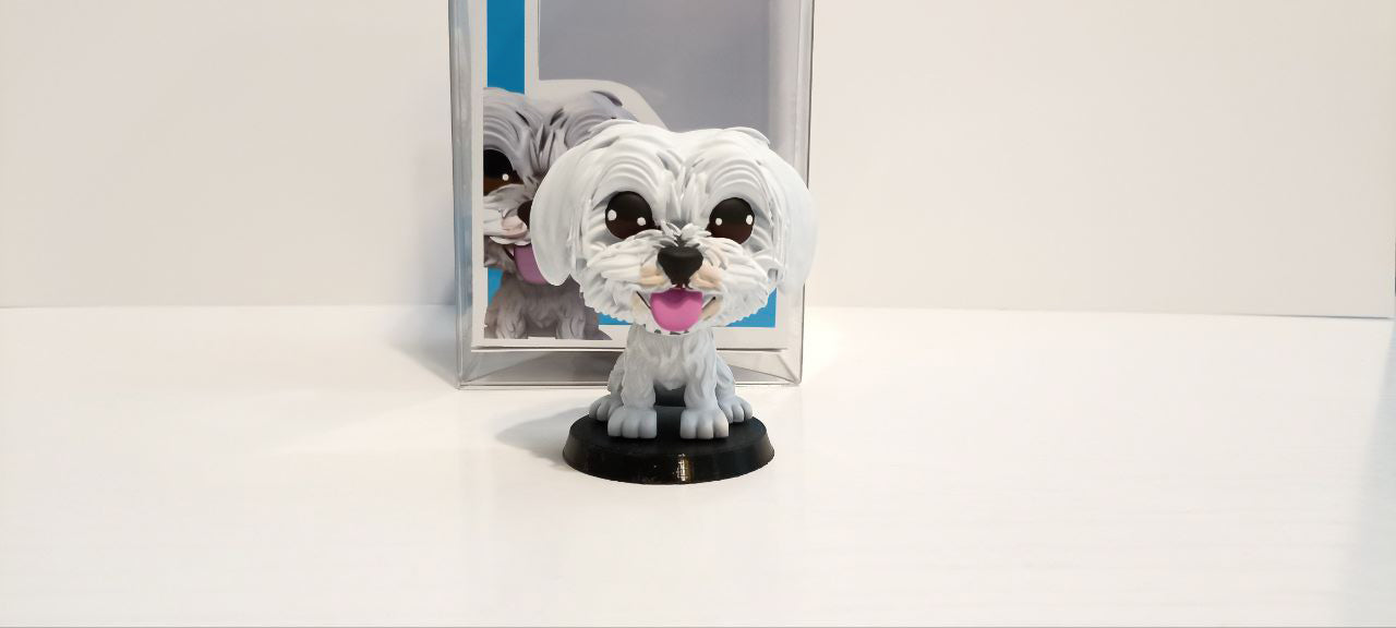 Hero Pop Mascota Personalizada – perro blanco sobre peana, frontal con caja